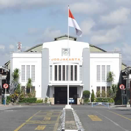Antar Jemput Bandara Ngurah Rai (DPS) Denpasar Bali ke Stasiun Tugu Yogyakarta DIY dan Carter Mobil